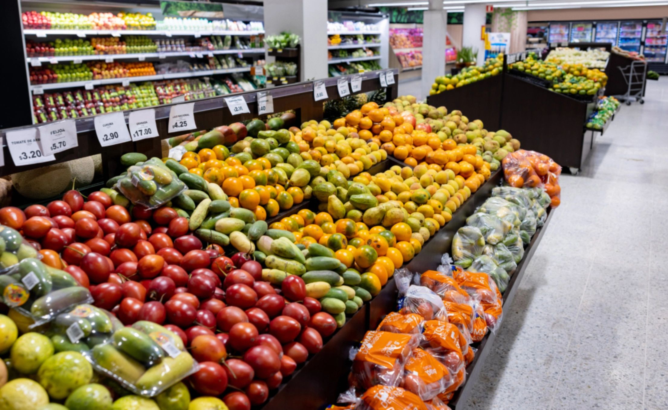 Wholesale fruit display and produce handling area for bulk sourcing operations